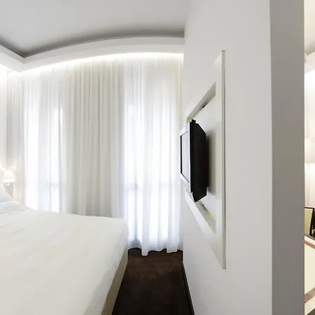 Cusani Отель 4*