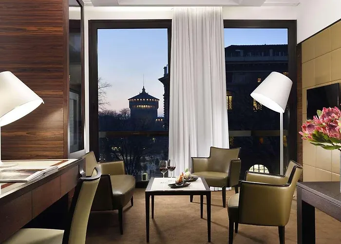 Cusani Отель Милан