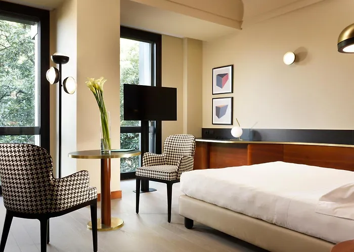 Отель Cusani 4*