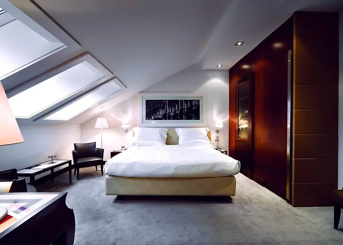 Отель Cusani Милан