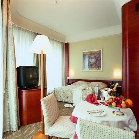 Unahotels Cusani Hotel 4*